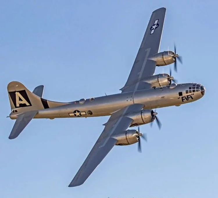 Ele foi artilheiro de cauda do bombardeiro B-29, fez 25 missões no Oceano Pacífico e chegou a receber a medalha de condecoração “Purple Heart”, por ferimentos em combate.