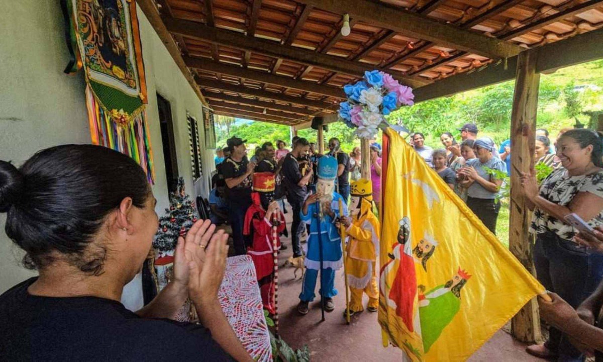 A comunidade de Cana do Reino, distrito de Santana do Riacho recebeu a tradicional visita da Folia de Reis dos Amigos de Cipriano -  (crédito: Leandro Couri/EM/D.A Press)