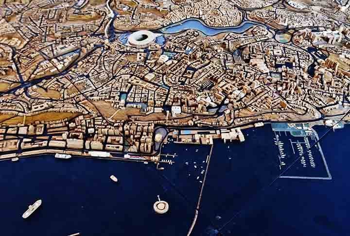 Em 1970, o arquiteto Assis Reis idealizou uma maquete de Salvador, capital da Bahia. O modelo está sob os cuidados da Fundação Mario Leal Ferreira e foi tombado pela Prefeitura da cidade em 2020.


