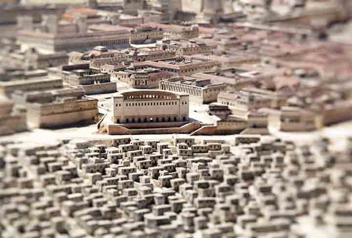 No acervo do Museu de Israel, em Jerusalém, há uma maquete de 20m² que representa a cidade no chamado período do Segundo Templo (539 a.C. até 70 d.C.).

