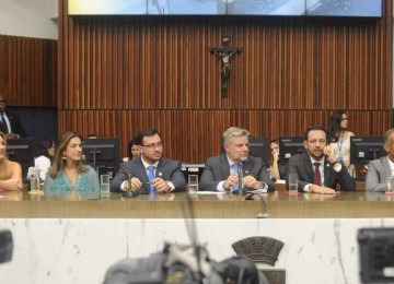 Flávia Borja (DC); Fernanda Pereira Altoé (Novo); Pablo Almeida (PL); Juliano Lopes (Podemos); Wanderley Porto (PRD); e Wagner Ferreira (PV): a nova mesa diretora da Câmara de BH -  (crédito: Alexandre Guzanshe/EM/D.A. Press)