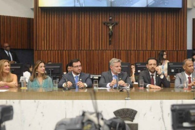 Flávia Borja (DC); Fernanda Pereira Altoé (Novo); Pablo Almeida (PL); Juliano Lopes (Podemos); Wanderley Porto (PRD); e Wagner Ferreira (PV): a nova mesa diretora da Câmara de BH -  (crédito: Alexandre Guzanshe/EM/D.A. Press)