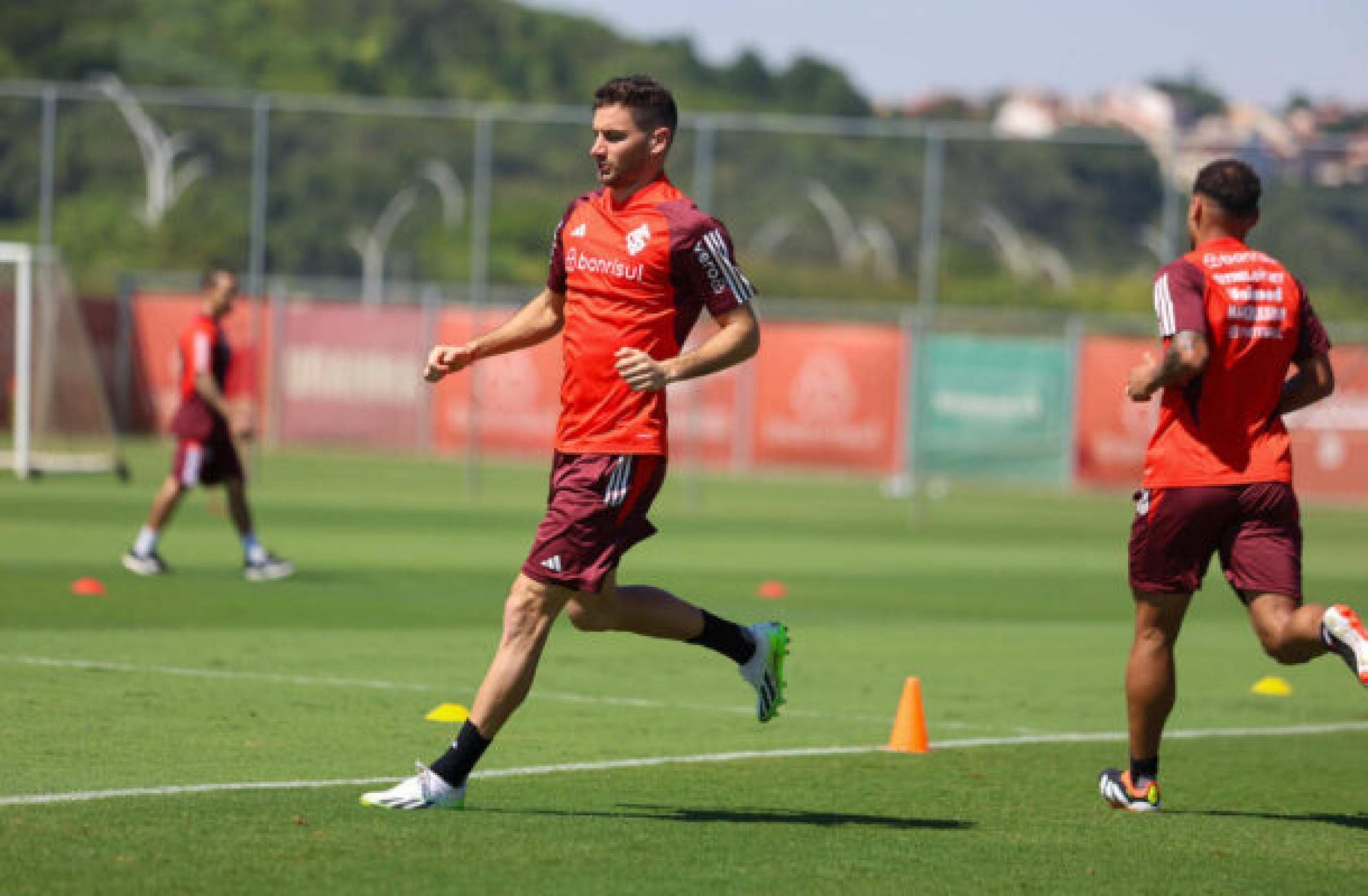 Imprensa argentina crava Alario no Estudiantes