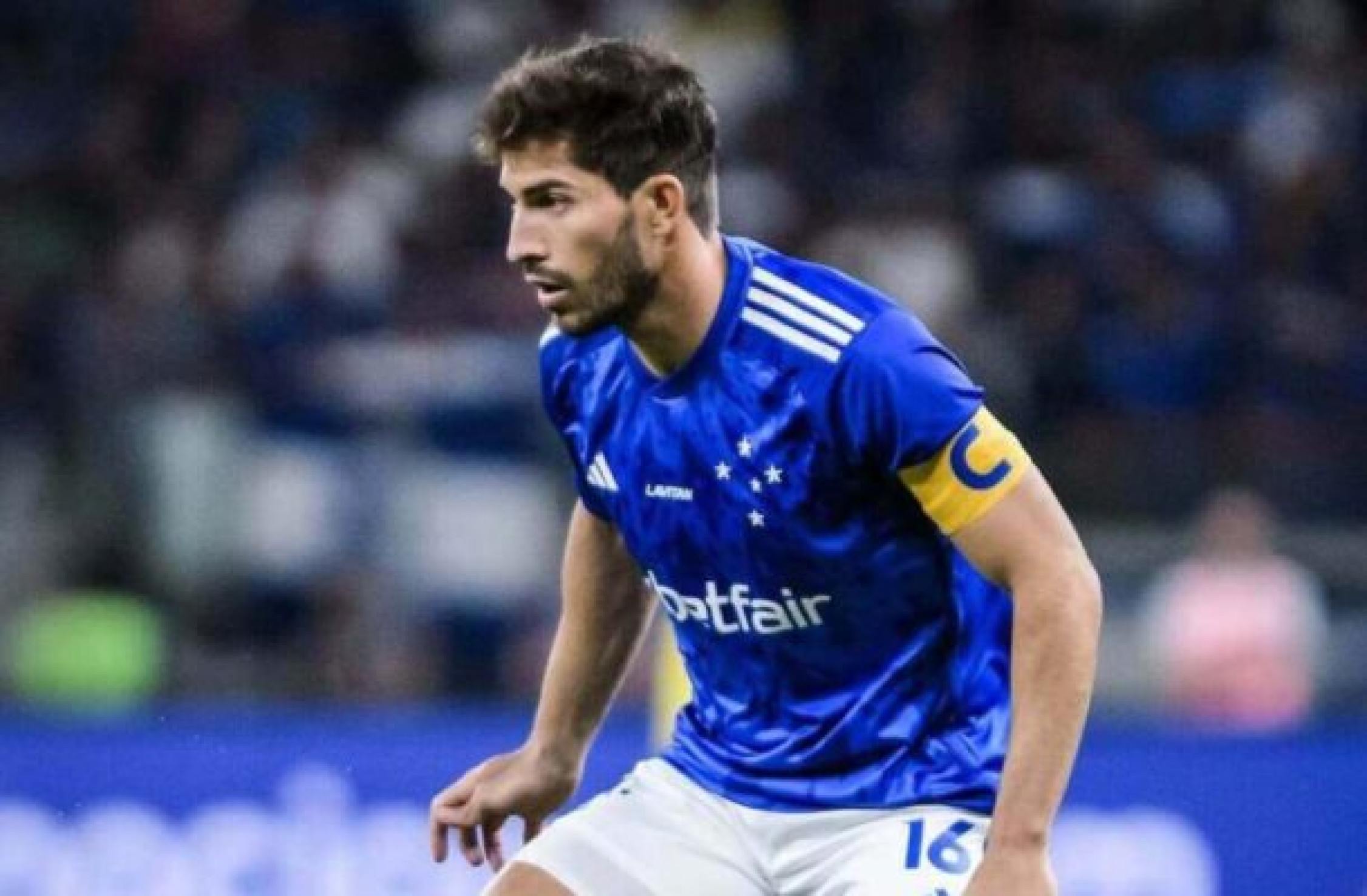 Cruzeiro anuncia renovação com o volante Lucas Silva