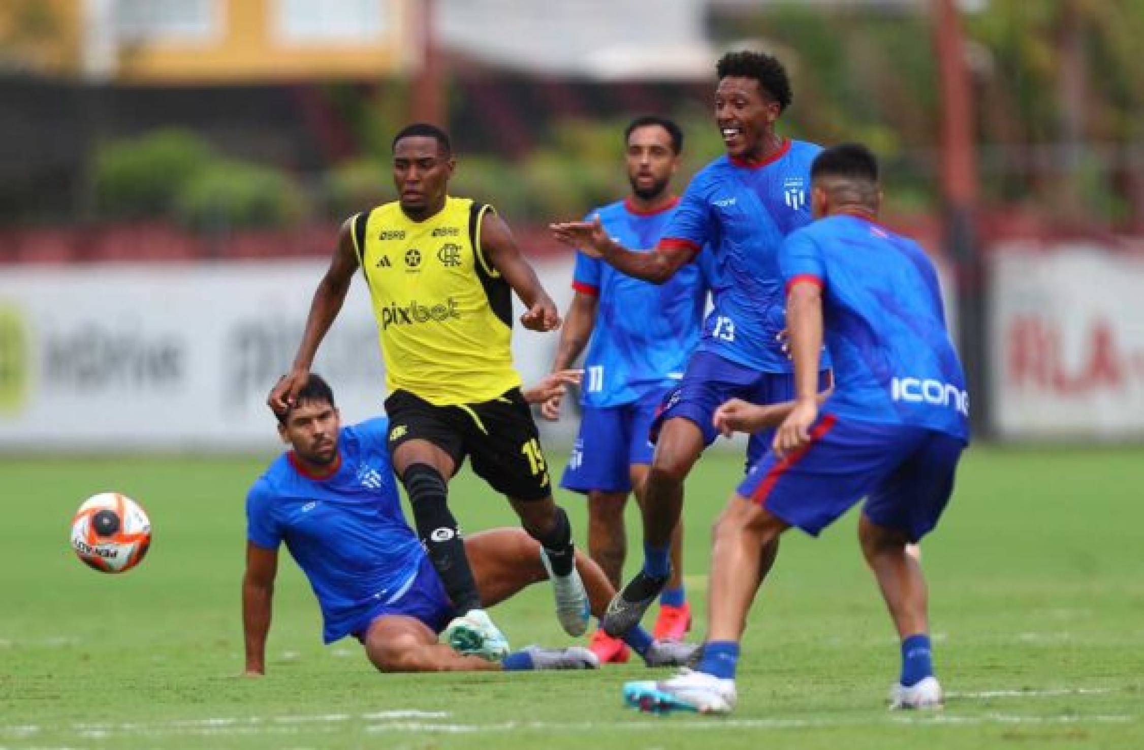 Flamengo vence Maricá em jogo-treino no Ninho do Urubu