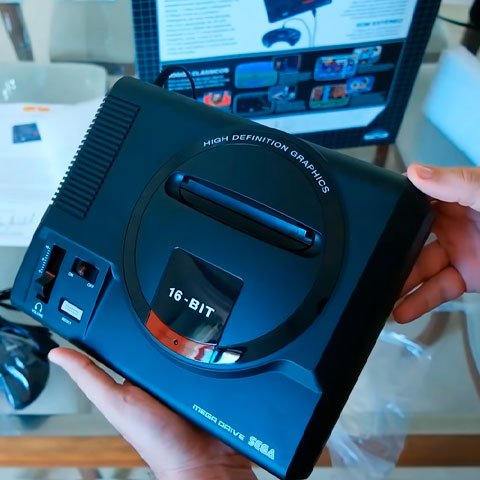 O Mega Drive, assim como o Super Nintendo, era outra alternativa para os jovens fãs de jogos eletrônicos. Era possível também disputar os jogos deste console no computador. 