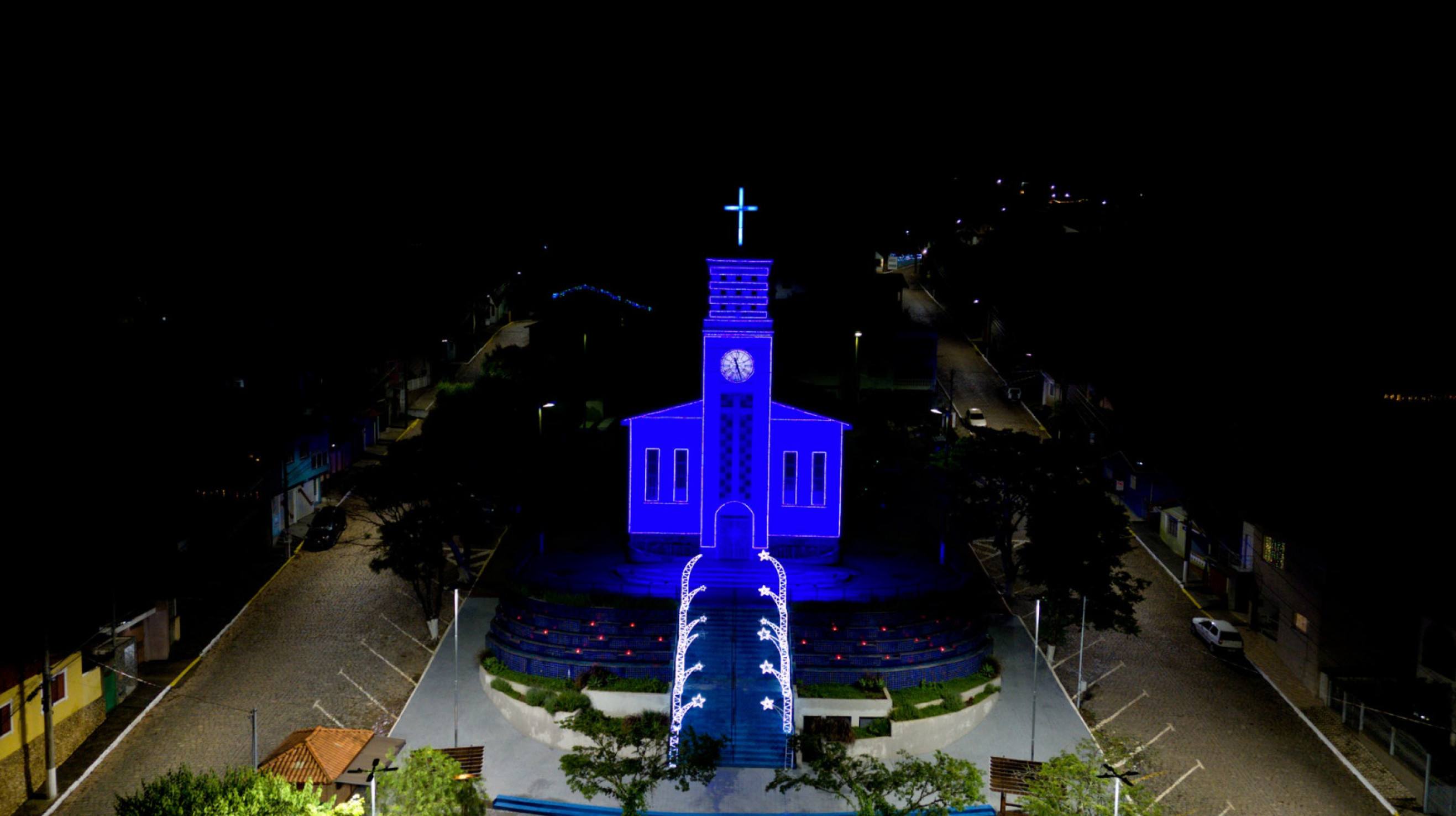 Em Gonçalves, sul de Minas, Natal Por Várias Mãos ilumina a cidade com trabalhos manuais, valorizando o espírito colaborativo-Uai Turismo