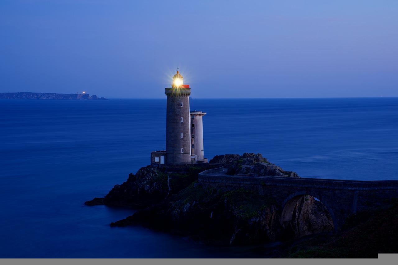 Farol do Petit Minou, França - Fica na enseada de Brest, em Plouzané, cidade bretã de Finistère. Construído entre 1694 e 1697, faz parte de uma antiga fortificação. 