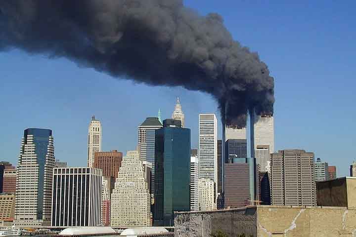 No dia 11 de setembro de 2001, ocorreu em Manhattan um fato que abalou o mundo no primeiro ano do novo milênio. Os atentados terroristas do grupo fundamentalista islâmico Al-Qaeda. 
