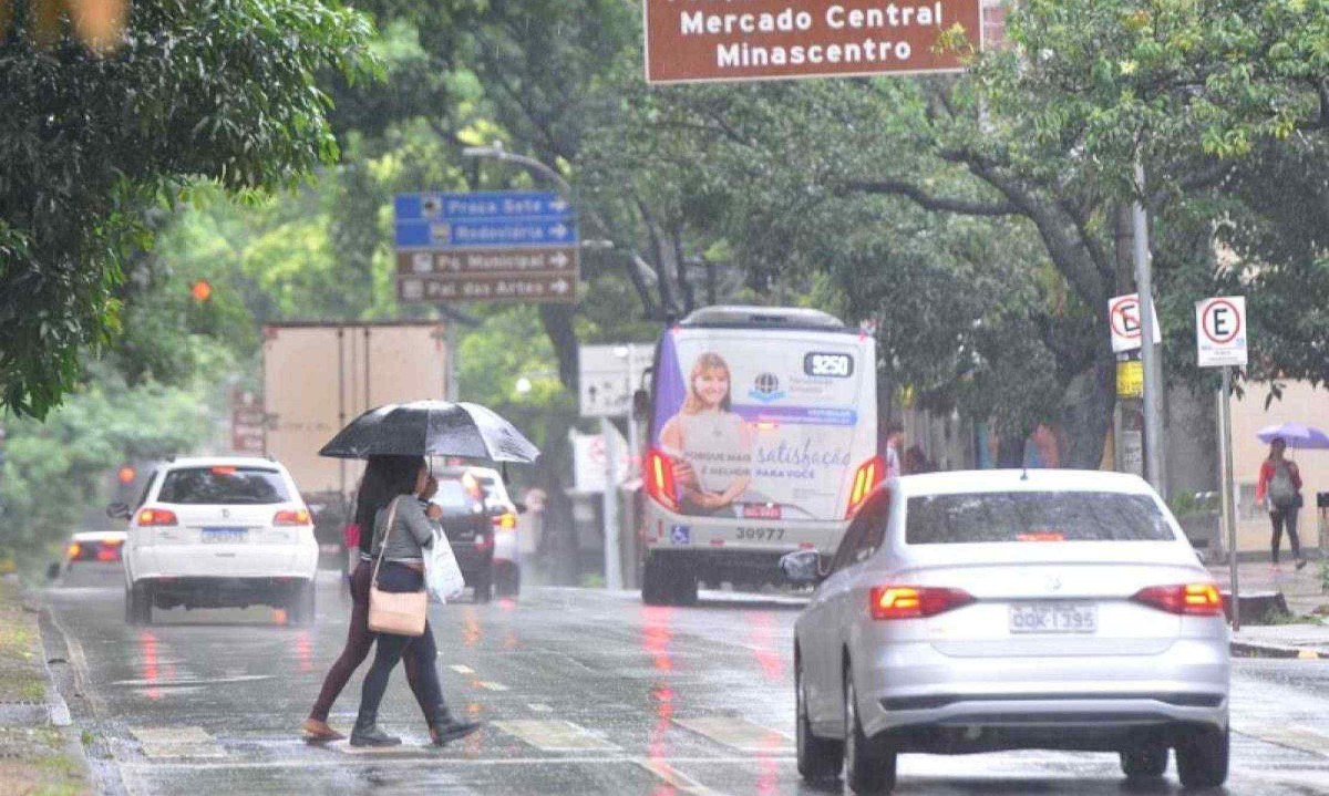 Chuva insistente deve continuar atingindo Belo Horizonte
       -  (crédito: Leandro Couri / EM / D. A Press)