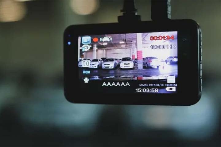 A advogada salientou que um juiz pode considerar essencial que imagens captadas por uma dashcam sejam incluídas em um processo para elucidar os fatos. 
-Dashcams - Divulgação