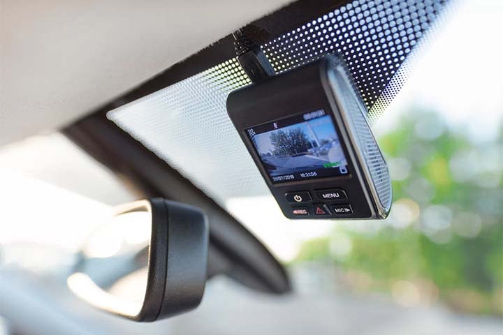 O uso de dashcams (câmeras veiculares) pode auxiliar com informações para a seguradora ou até em processos no tribunal em caso de acidente. Nos últimos anos, o uso do equipamento tem se popularizado.-Dashcams - Divulgação