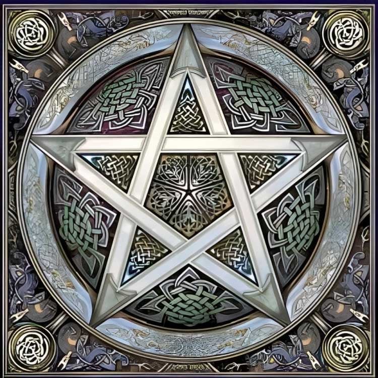 Pentagrama: A origem é multifacetada e possui diversos significados a depender da cultura a qual está associado. Costuma ser ligado ao ocultismo, magia e feitiçaria e pode ser tido como um símbolo de poder e domínio. Também está muito presente na cultura popular, como no heavy metal. 