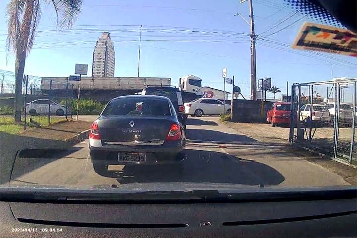 “Se a pessoa não assumir, você não consegue fazer com que ela pague. Se tem filmagem, geralmente o terceiro acaba confirmando a culpa”, ressaltou Keila Farias. 
-imagem diurna  da Câmera - Dashcams - Reprodução de Youtube