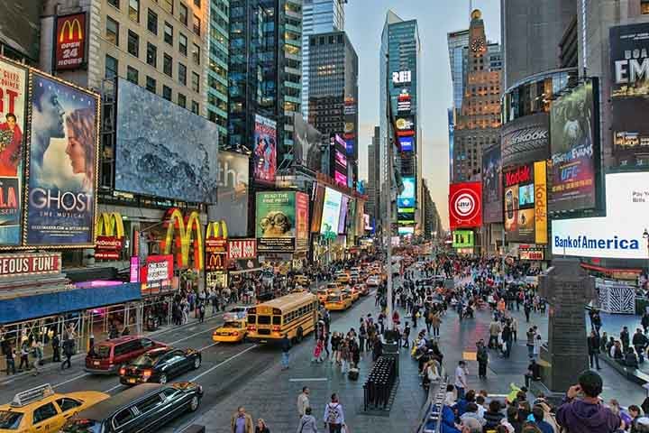 Pontos turísticos de Manhattan estão entre os mais visitados do mundo, caso da Times Square. 
