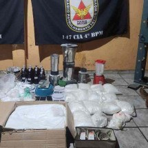 Irmãs são presas em casa usada como laboratório para preparo de cocaína - PMMG/Divulgação