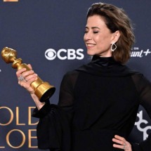 Fernanda Torres dedica prêmio do Globo de Ouro à mãe: 'Ela esteve aqui' - Robyn Beck/AFP