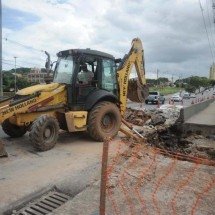 Viaduto com rachaduras em BH: obras começam nesta segunda-feira (06/01)  - Alexandre Guzanshe/EM/D.A.Press