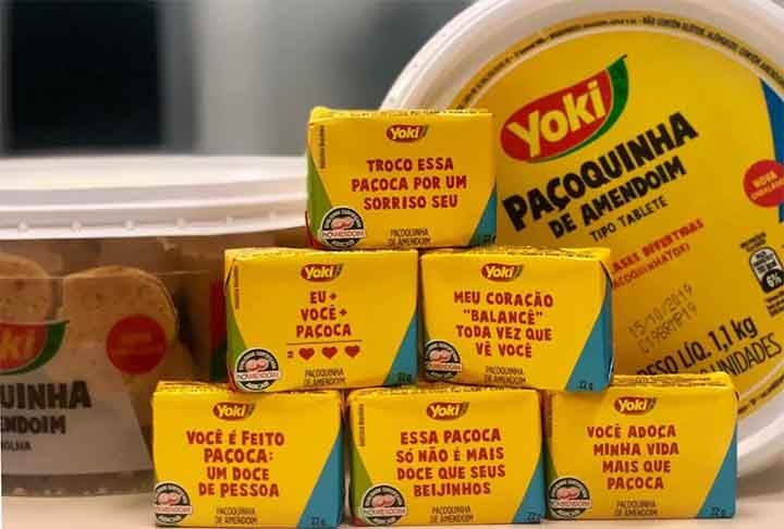 Yoki, uma marca referência em vários produtos alimentícios, deixou a desejar na paçoca. A banca avaliadora achou um doce de textura arenosa e sabor artificial, além do sabor amargor do amendoim na boca e uma coloração acinzentada. O valor é de R$36,49 (352g).