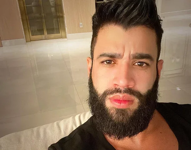 Ele chegou a receber um mandado de prisão preventiva em 23 de setembro, revogado no dia seguinte, junto com a suspensão da apreensão de seus documentos, além do certificado do registro e porte de arma de fogo.-Reprodução Instagram @gusttavolima