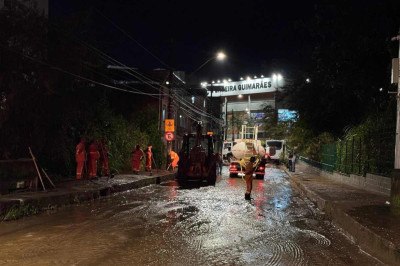 Equipes do Corpo de Bombeiros e da Prefeitura de Juiz de Fora atenderam ocorrências relacionadas à chuva na cidade -  (crédito: Redes Sociais)