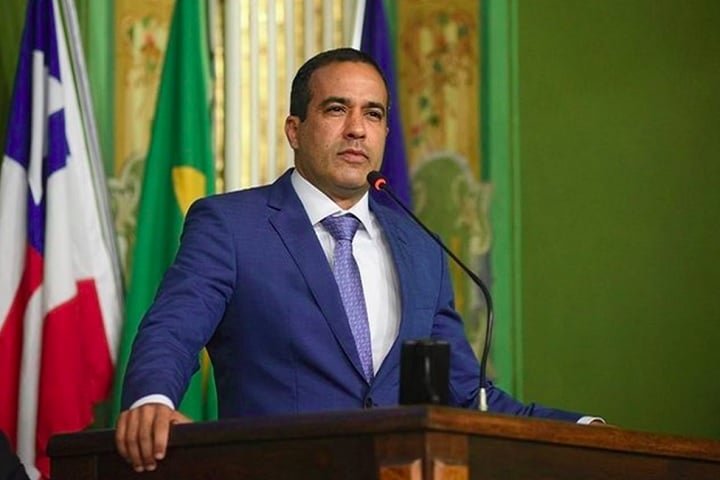 “Parece que é Gusttavo Lima candidato a senador por Goiás, Wesley Safadão pelo Ceará, vamos convidar Bell Marques pra ser candidato a senador pela Bahia, pra gente ter um Senado com a cultura representada e com grandes artistas ajudando o progresso do Brasil