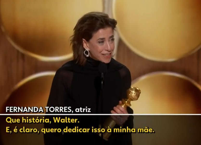 Fernanda Torres dedicou o prêmio à mãe, a atriz Fernanda Montenegro, lembrando que, 25 anos atrás, ela também foi candidata na mesma categoria em 1999 pelo filme 'Central do Brasil' (do mesmo diretor de 'Ainda Estou Aqui', Walter Salles). 