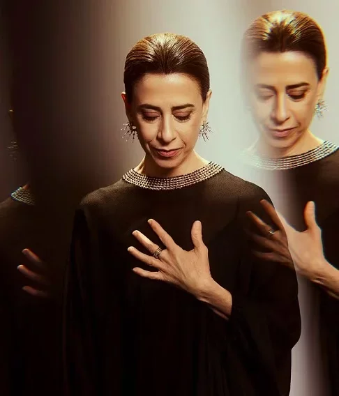 Um dia antes da indicação para a 82ª edição do Globo de Ouro, Fernanda Torres ficou em segundo lugar no prêmio de melhor atuação da Associação de Críticos do Cinema de Los Angeles. A brasileira apareceu ao lado de Demi Moore (