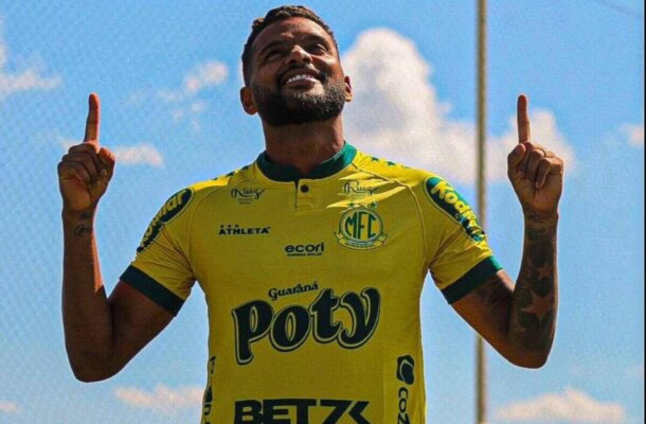 Reinaldo é apresentado no Mirassol: “Feliz por fazer parte desse projeto”