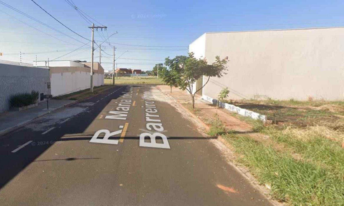 Local onde o comerciante foi assaltado, em Uberaba -  (crédito: Reprodução / Google Street View)