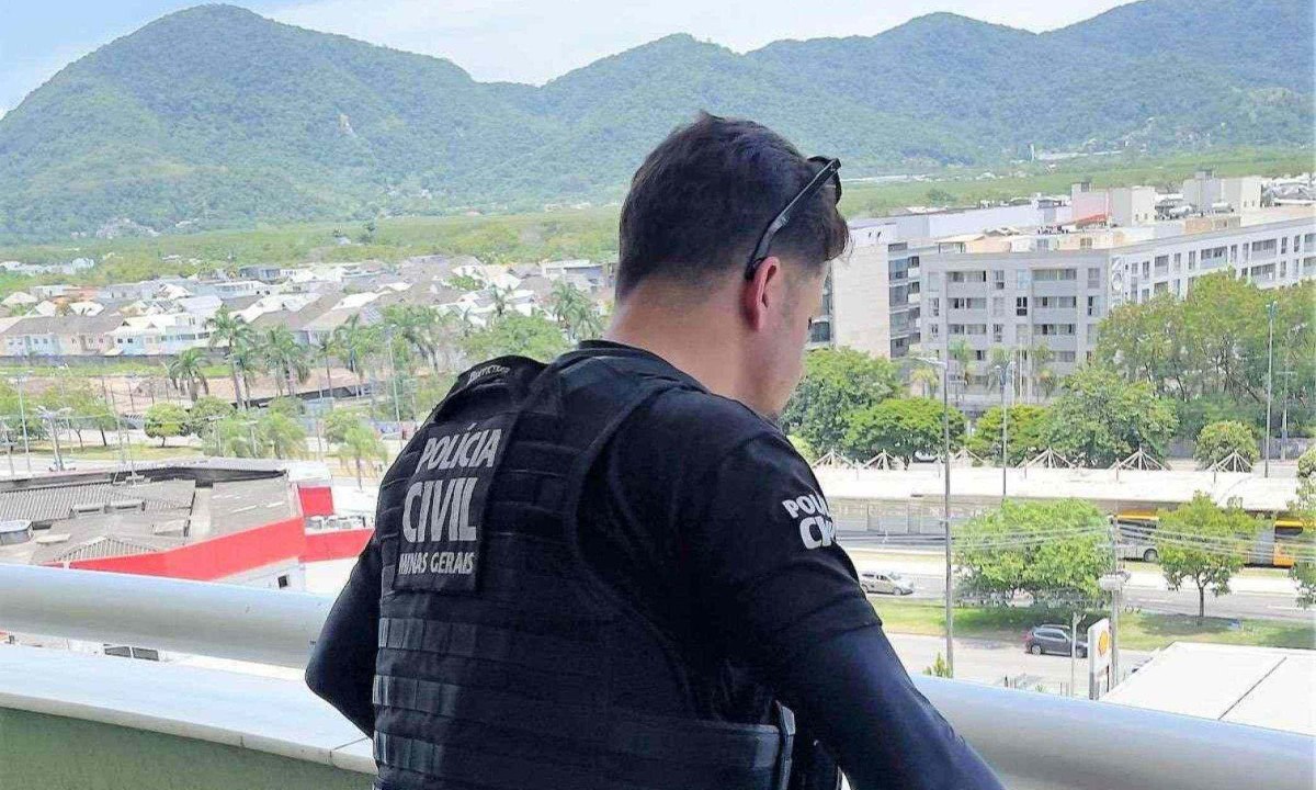 Polícia Civil de Minas cumpriu mandados de busca e apreensão nos endereços vinculados ao suspeito no Rio de Janeiro -  (crédito: PCMG/Divulgação)