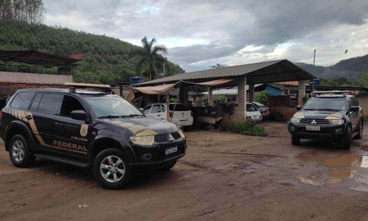 Os agentes cumpriram nove mandados nas cidades mineiras de Ouro Preto e Mariana, no Centro de Minas, e Viçosa, na Zona da Mata -  (crédito: PF/Divulgação)