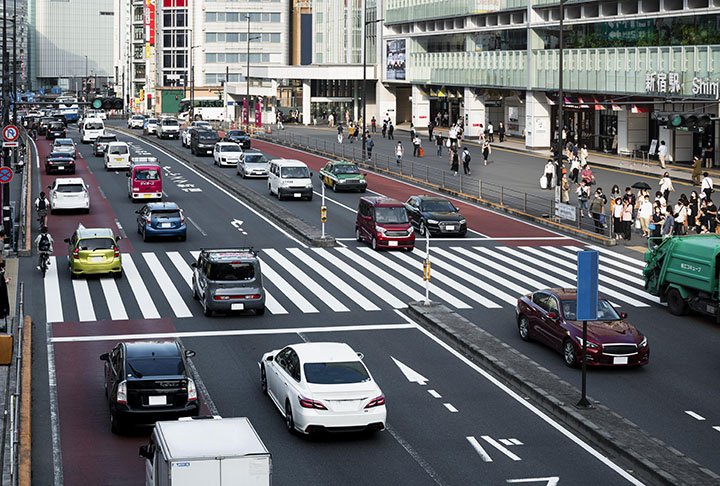 Ou seja, a luz branca indicaria para aos motoristas que os AVs (autônomos) estariam coordenando o seu movimento e o trânsito, tornando o tráfego mais eficiente durante um congestionamento.