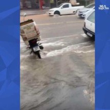 Vídeo: chuva desta tarde (7/1) deixa avenidas do Barreiro alagadas - Redes Sociais/Reprodução