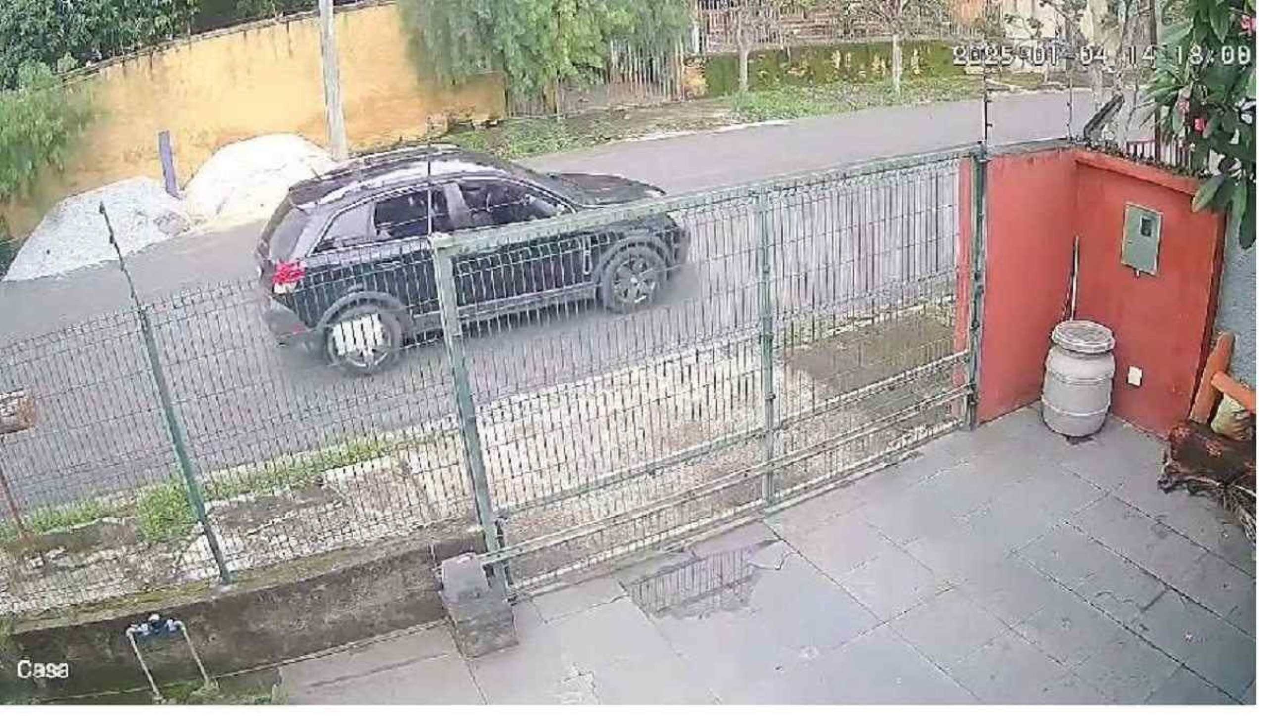 Veículo de suspeito de maus-tratos em Esmeraldas