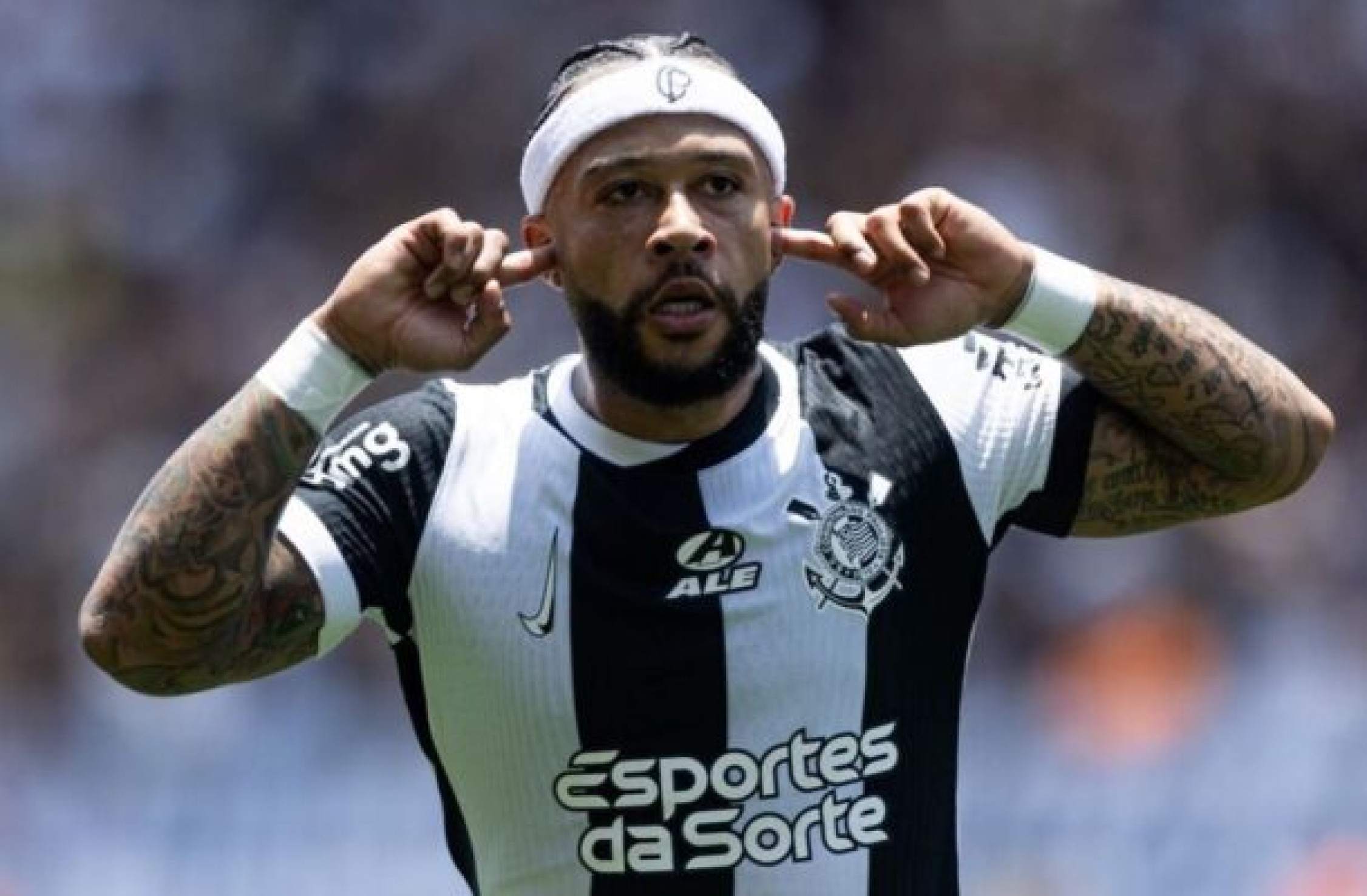 Memphis Depay, do Corinthians, engata affair com massoterapeuta