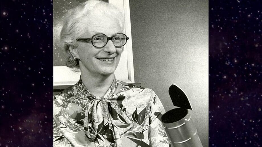 O nome é uma homenagem à astrônoma Nancy Grace Roman, a primeira executiva mulher da Nasa. Ela teve um papel central no desenvolvimento do telescópio Hubble, lançado em 1990 e responsável por mudar a visão humana sobre o universo.