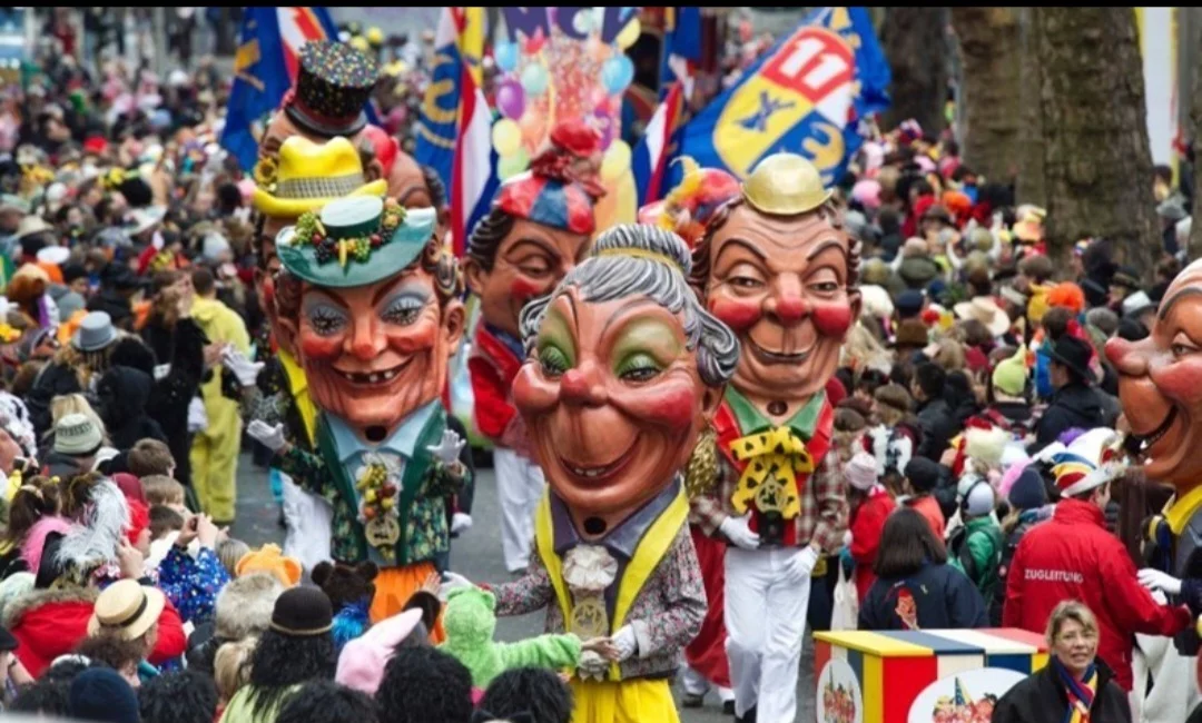 Colônia sedia a festa carnavalesca mais badalada da Alemanha. Assim como no Brasil, a folia da cidade conta com alegorias, desfiles, bailes de máscaras e outros festejos. 


