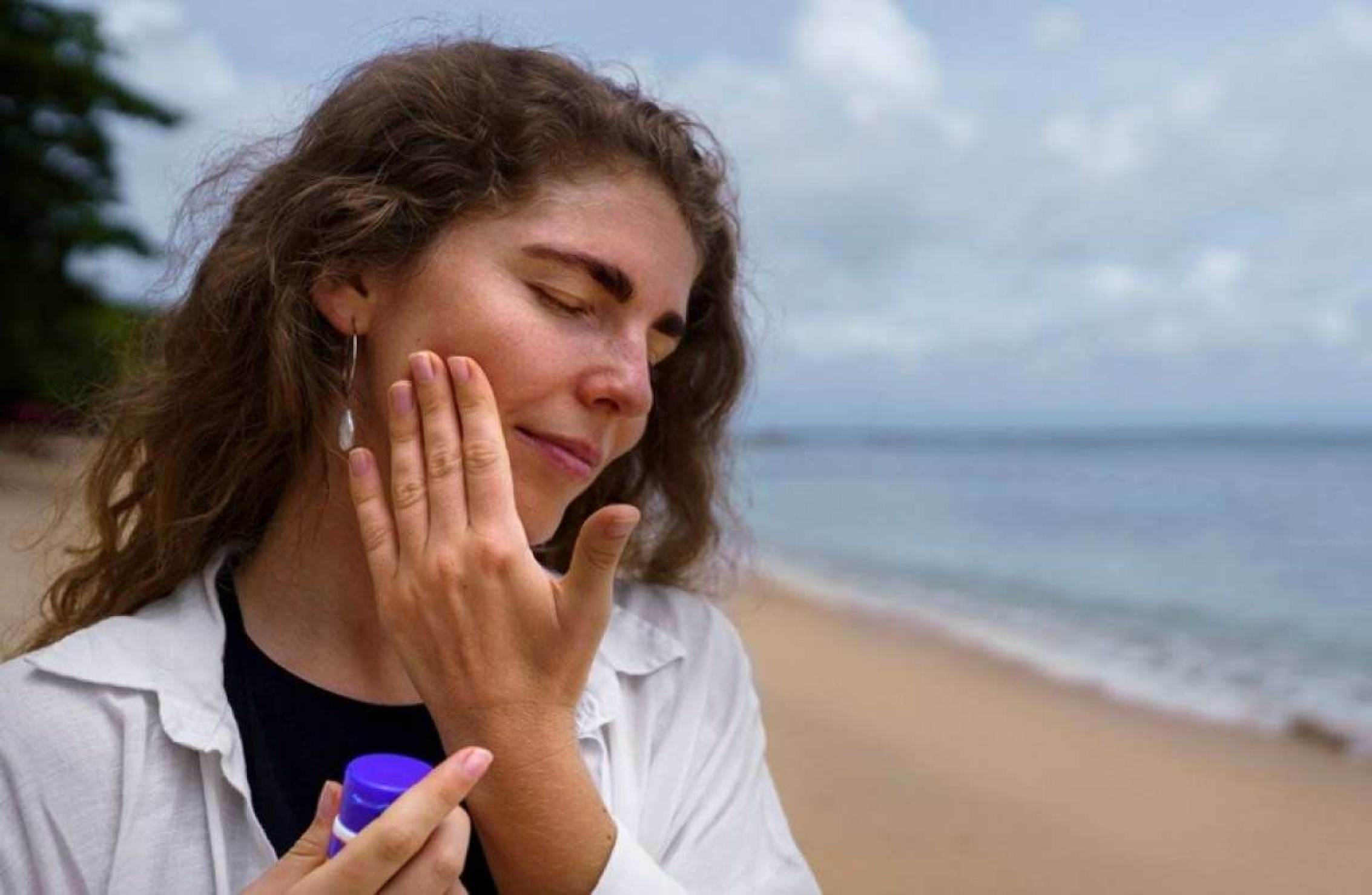 Ácidos x verão: como adaptar a rotina de skincare para aproveitar a estação