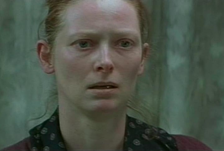 Ao longo dos anos, Tilda construiu uma carreira que equilibra produÃ§Ãµes independentes e blockbusters. Em 1999, atuou no elogiado drama 