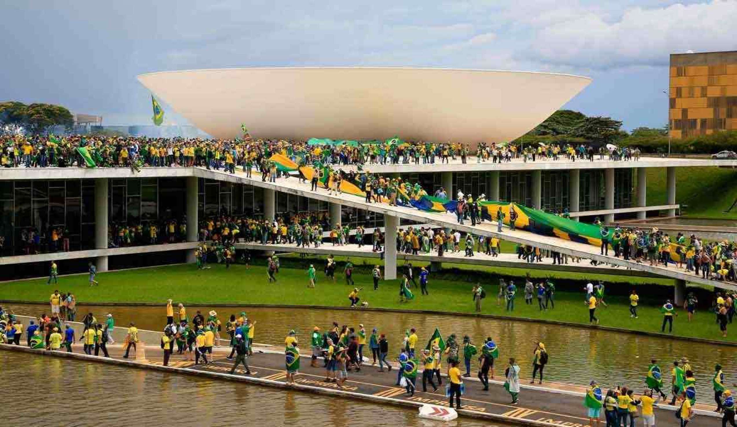 Para não deixar o 8 de janeiro passar em branco em Minas