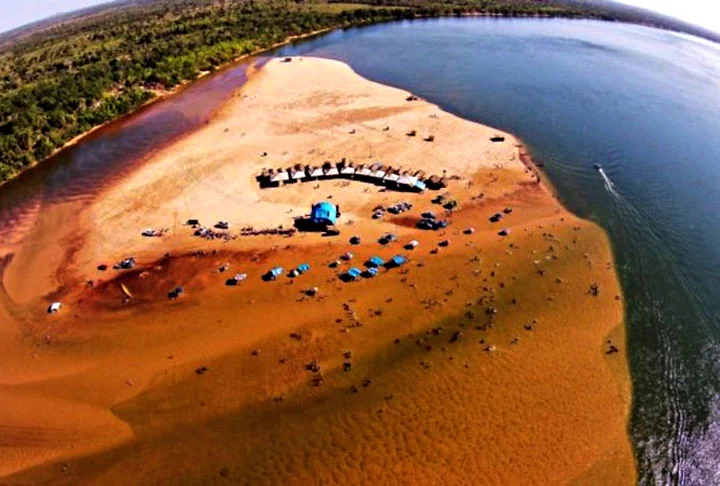 Carrasco Bonito (Tocantins)  - Cidade com 3.700 habitantes numa área de 195 km2, a 285m de altitude e  662 km da capital Palmas.