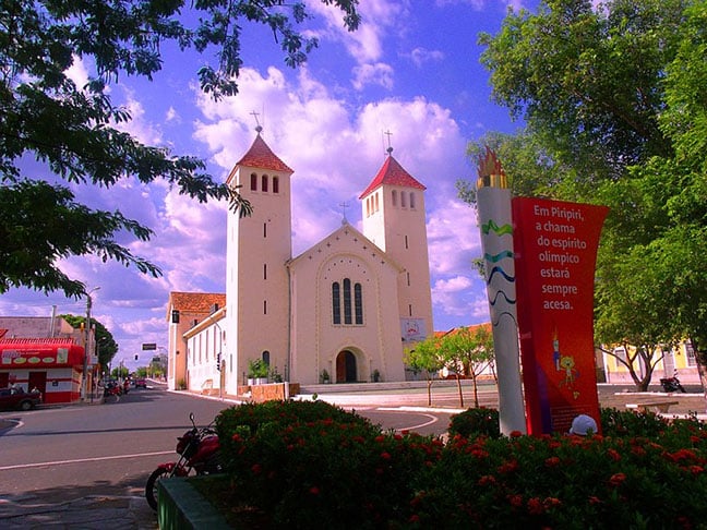 Piripiri (Piauí) - Cidade com 63.700 habitantes numa área de 1.400 km², a 170m de altitude e 160 km de distância da capital Teresina.