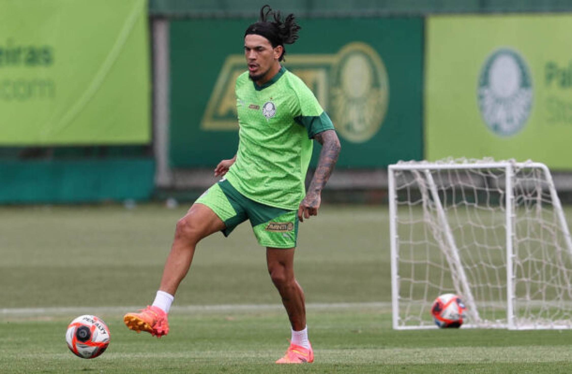 Gustavo Gómez prolonga seu vínculo com o Palmeiras