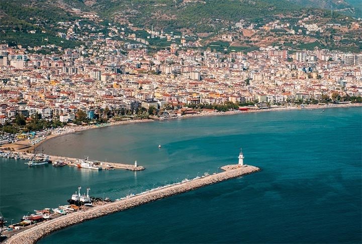 Barbate é um município da Espanha na província de Cádiz, comunidade autónoma da Andaluzia, com cerca de 23 mil habitantes numa área de 142 km² .