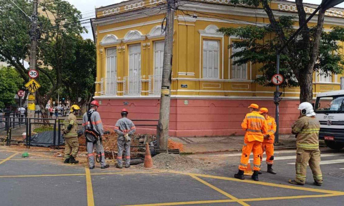 Homens estariam fazendo manutenção em um gasoduto quando a explosão aconteceu  -  (crédito: Alexandre Guzanshe/EM/D.A.Press)