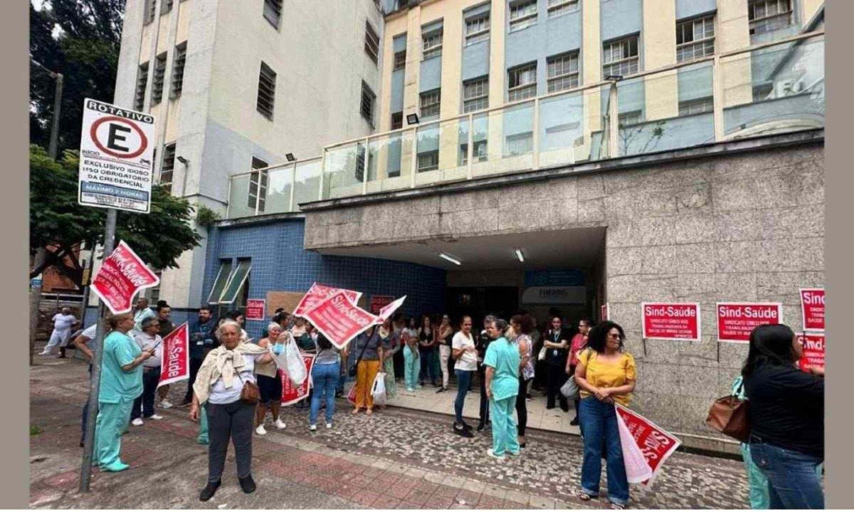 Manifestações em frente ao Hospital Maria Amélia Lins nesta quarta-feira (8/1) -  (crédito: Redes Sociais)