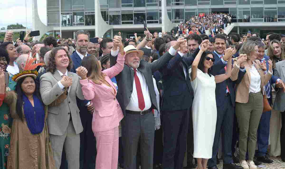 Lula e autoridades em evento em memória do 8 de janeiro -  (crédito: Ed Alves/CB/D.A Press)