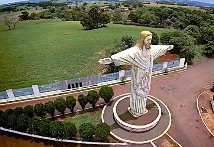 Borrazópolis (Paraná) - Cidade com 6.600 habitantes, numa área de 334 km², a 700 metros de altitude e 363 km da capital Curitiba. 