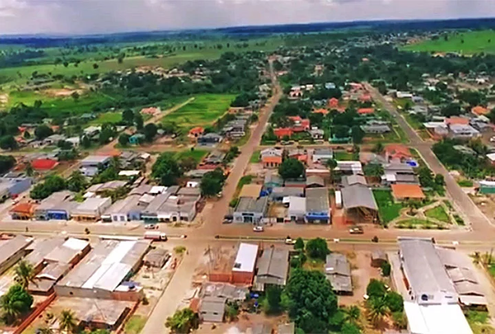 Chupinguaia (Rondônia) - Cidade com 8.300 habitantes numa área de 5.100 km², a 360m de altitude e 533 km de distância da capital Porto Velho.